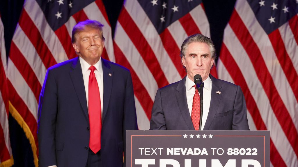 Doug Burgum i Donald Trump foto Bloomberg