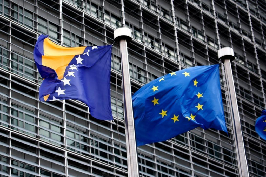 202311 Bi H EU zastave