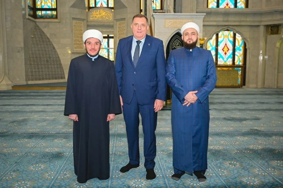 Dodik sa muftijom obišao džamiju u Kazanju | etto