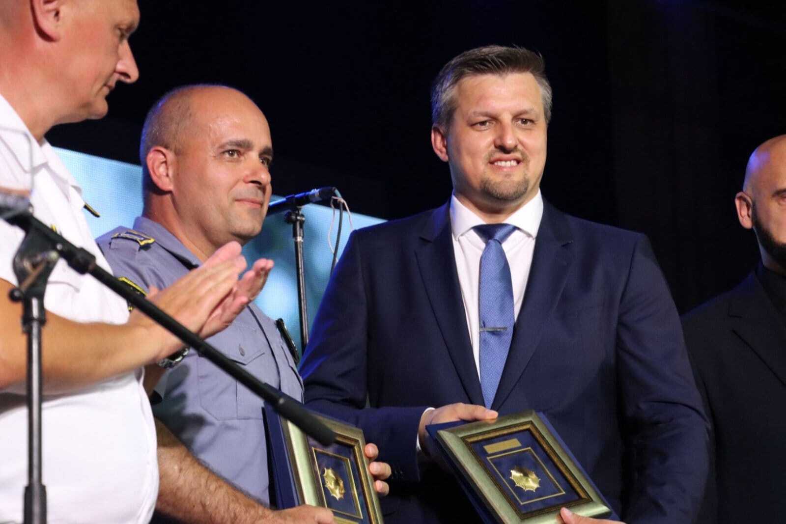 Kozlica i Habibija, smiješni političko-policijski duo, "drže sve pod kontrolom"