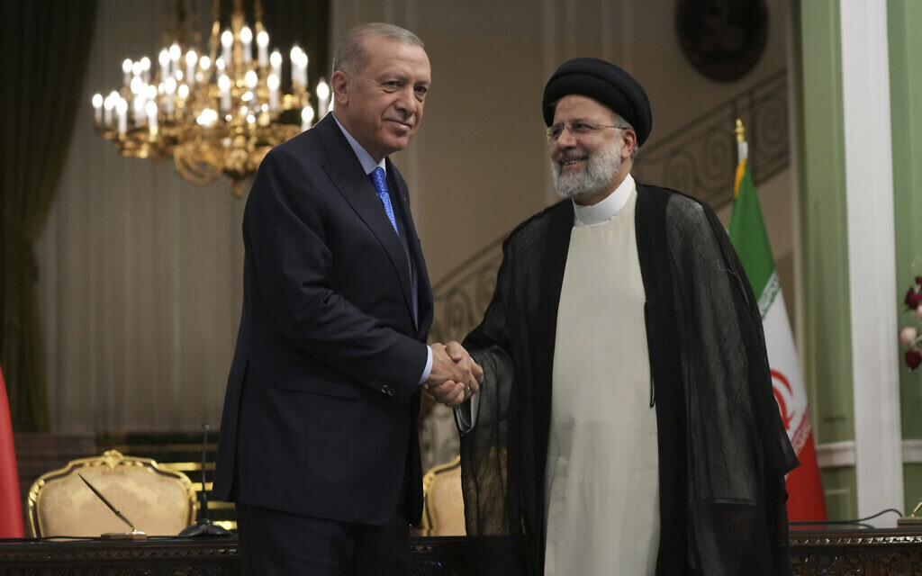 Recep Tayyip Erdogan i Ebrahim Raisi foto AP Photo/Vahid Salem