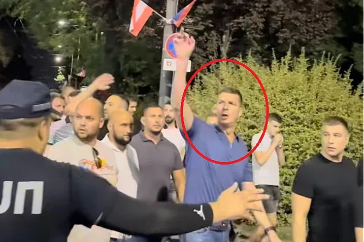 Andrej Vucic predvodio SNS ove pristalice do Pionirskog parka