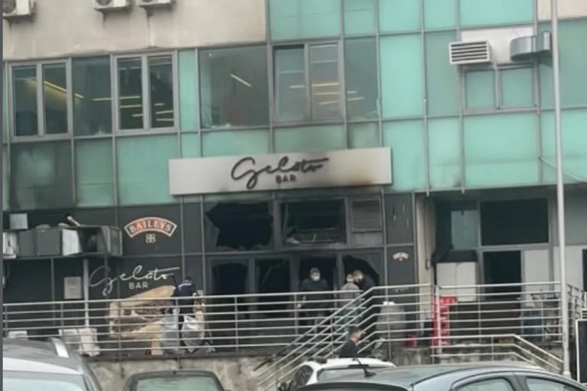 Beogradu zapaljen jos jedan kafic 12