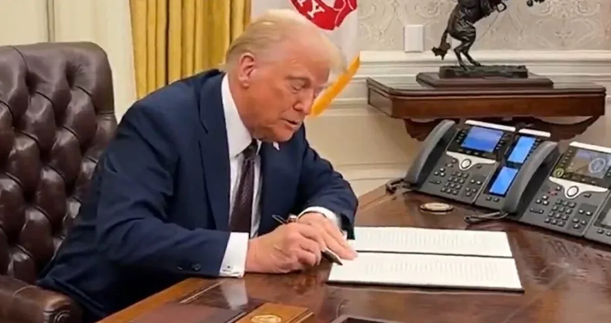 Donald Trump potpis foto Screenshot