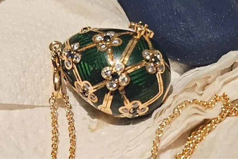 Faberge privjesak inspirisan James Bond filmom