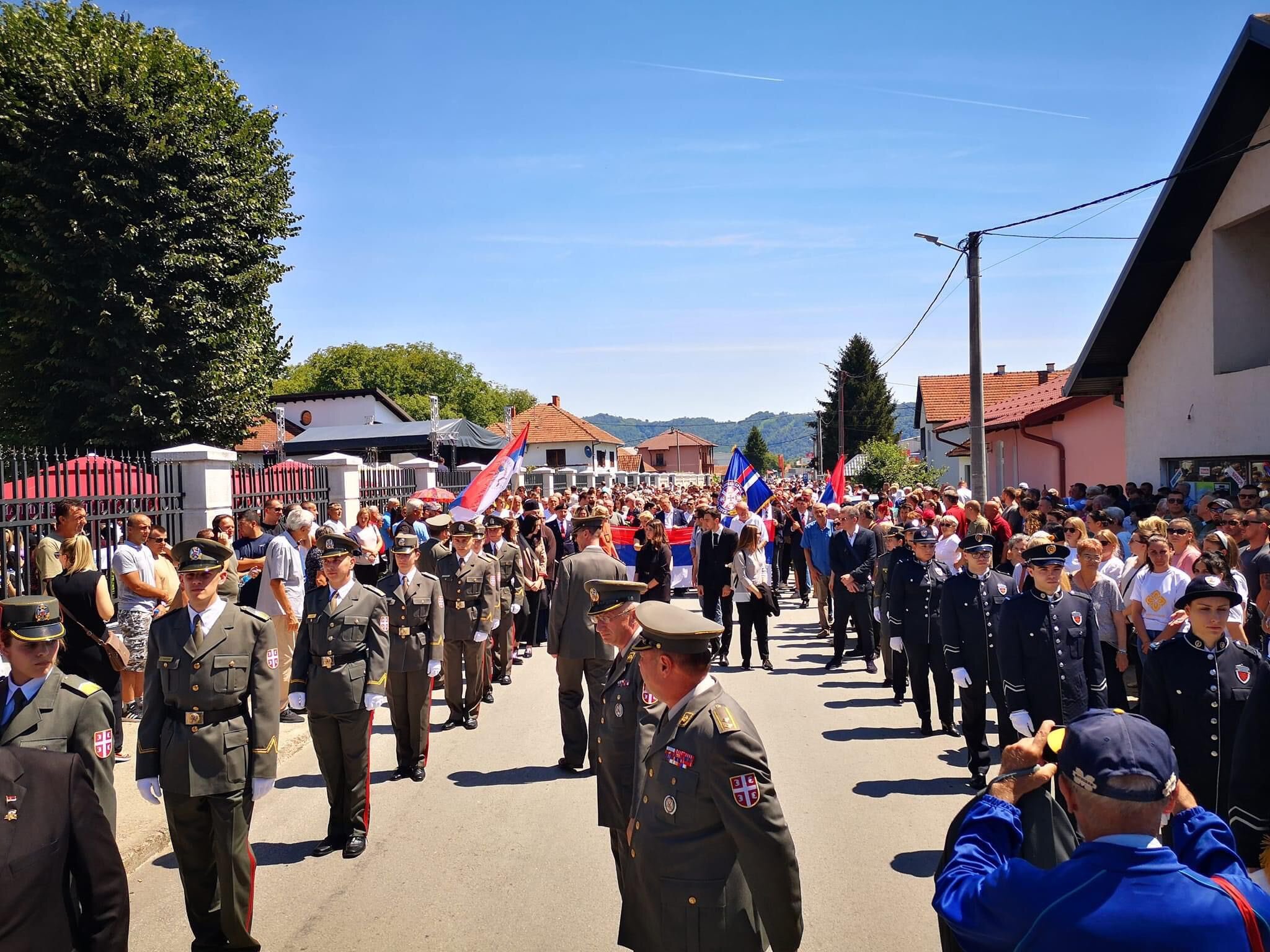 Paradiranje Vojske Srbije u BiH prijedor