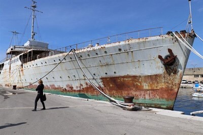 Galeb na vezu Titov brod  - Grad Rijeka