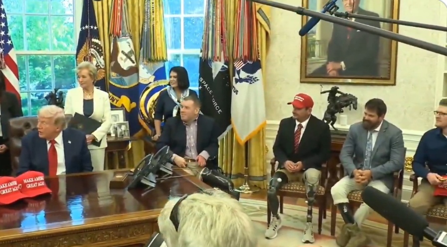 Donald Trump sa veterana Screenshot x
