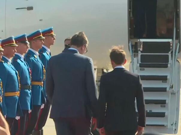 Vucic/ Pink printscreen
