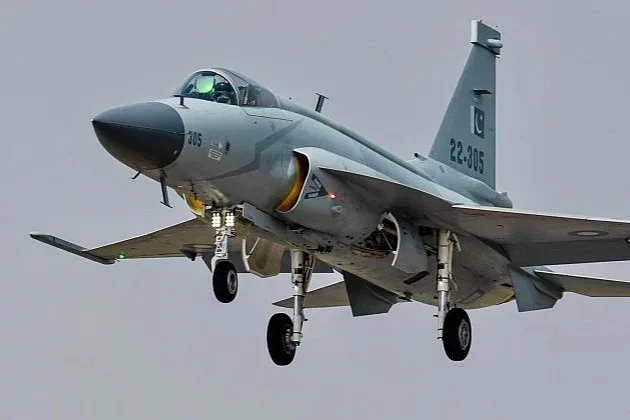 Pakistan borbeni avion
