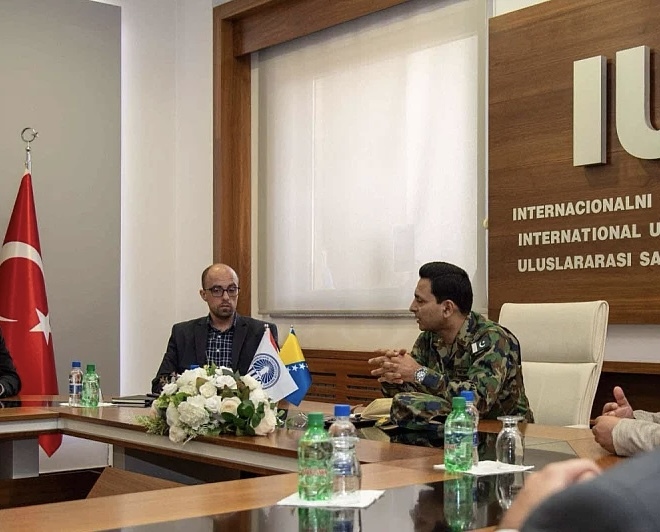 Ius pakistan deligacija