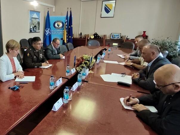 Helez s generalom NATO-a