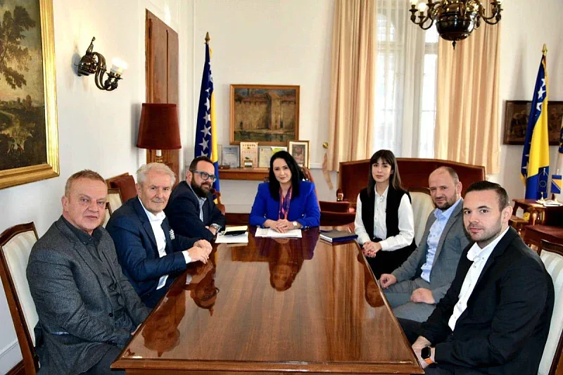 Održan sastanak Aide Obuće, Muamera Zukića i Vedrane Vujović s Refikom Lendom
