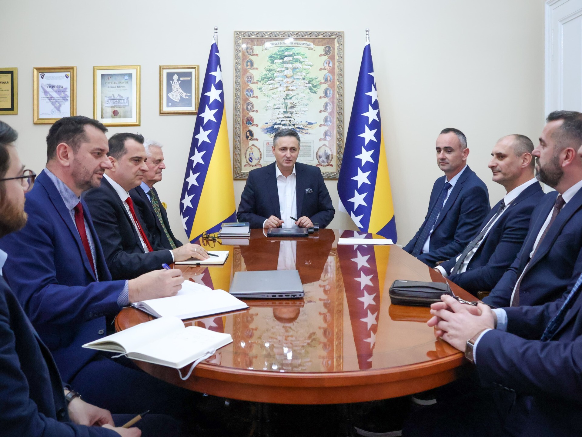 Denis Bećirović sa delegacijom kluba Bošnjaka Mostar