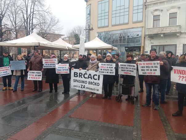 Brčko protesti/ Fena