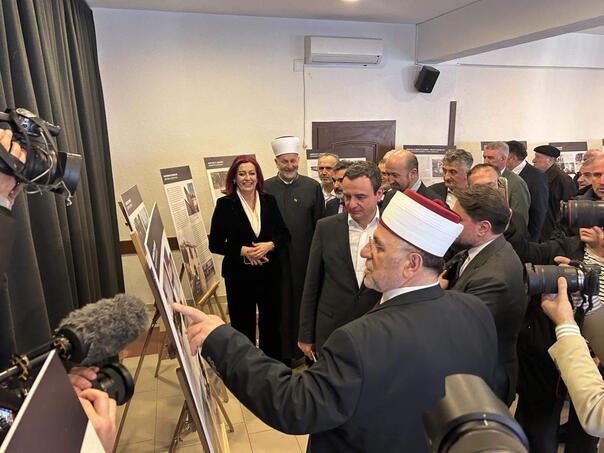 Kosovo izložba porušene džamije/ Mina