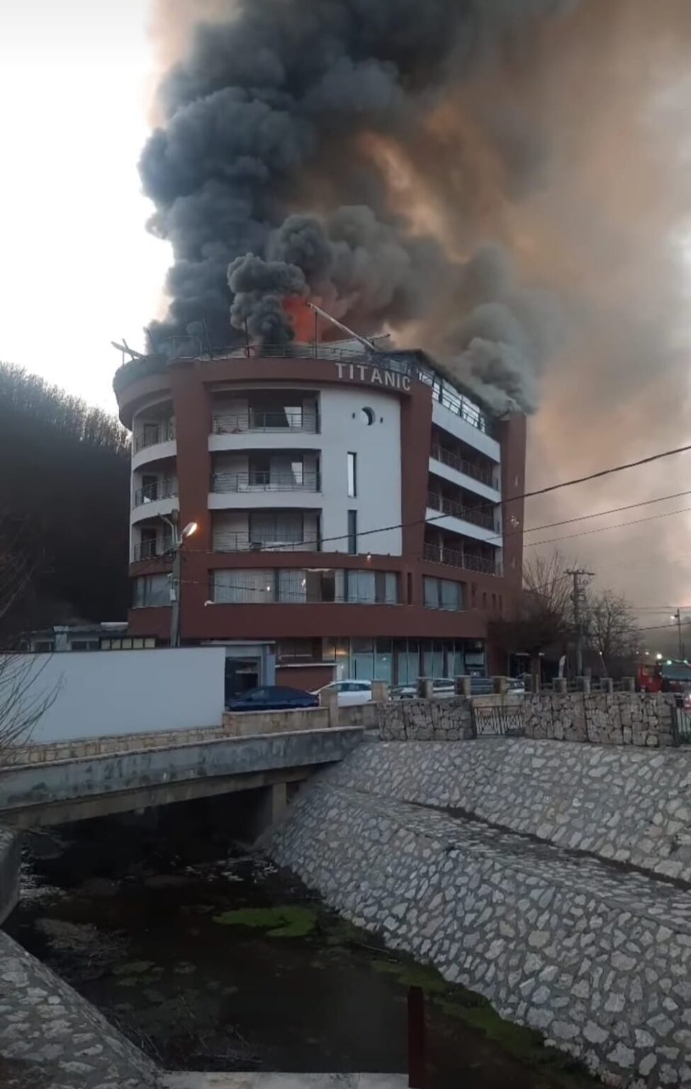 Izgorio restoran Titanic na vrhu hotela u Sandzak