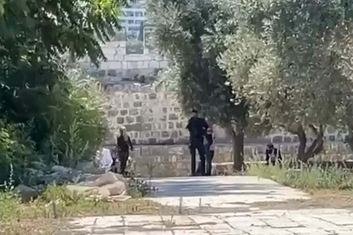 Izraelci pod zastitom policije upali u prostor dzamije Al Aqsa u okupiranom Jerusalemu