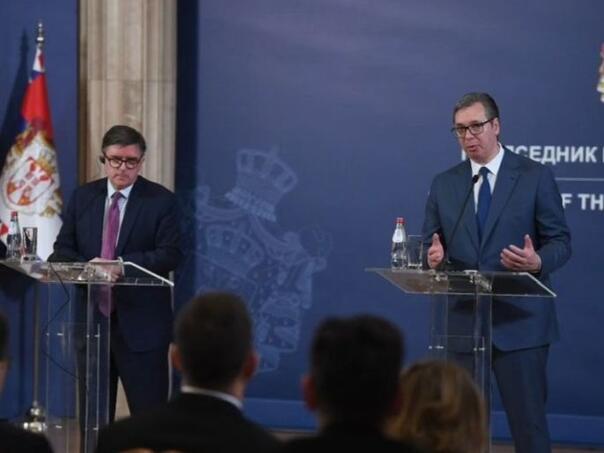 J Ames o Brajan Aleksandar Vucic