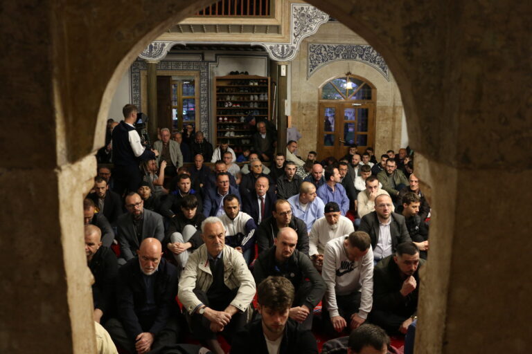 KOSO Vo KLANJAN NAMAZ RAMAZANSKOG BAJRAMA 768x512aa