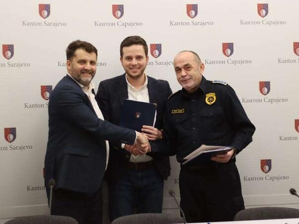 Katica policija Fena