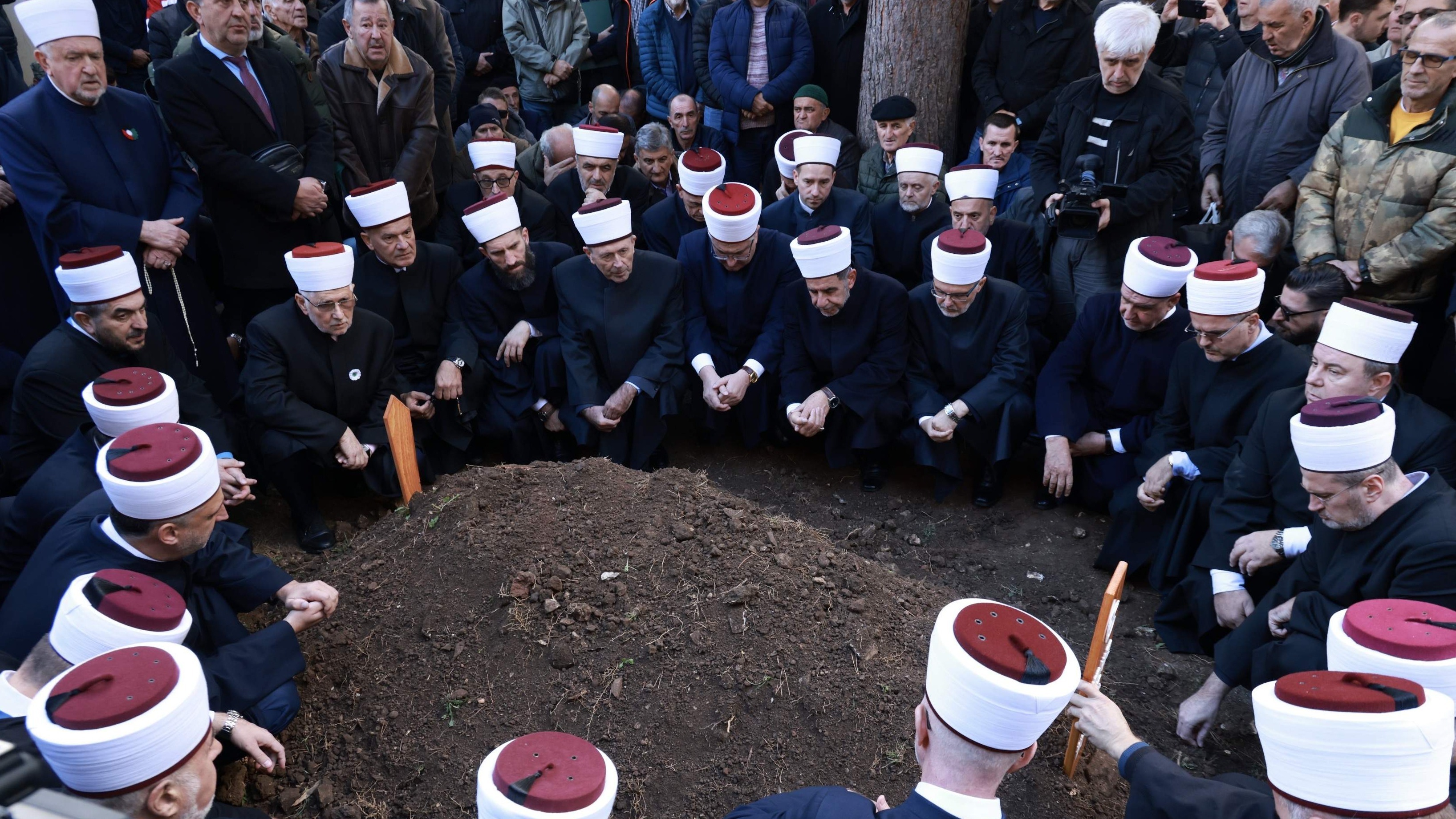Klanjana dzenaza hafizu Ismet ef Spahicu
