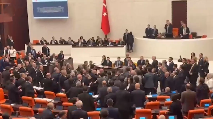 Turska Masovna tucnjava u turskom parlamentu