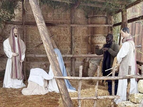 Migrant glumio kip kako bi se sakrio od policije