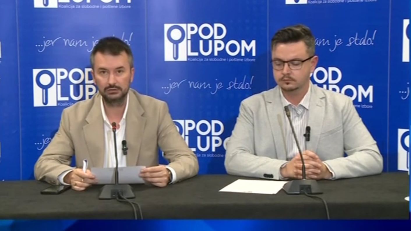 Pod lupom