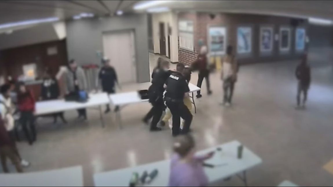 Policajac udario ucenika u glavu vise puta