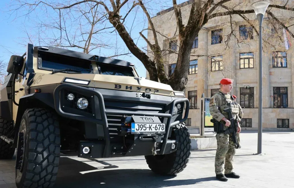 Policija rs oklopna vozila duge cijevi