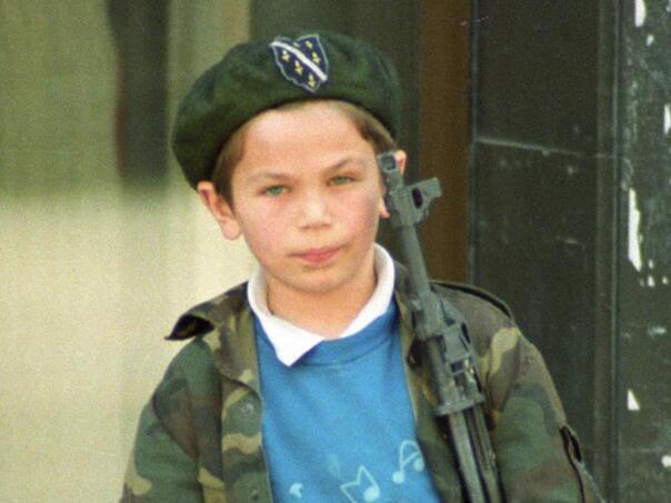 Poznajete li djecaka sa fotografije iz 1992 Foto: SniperAlley.Photo