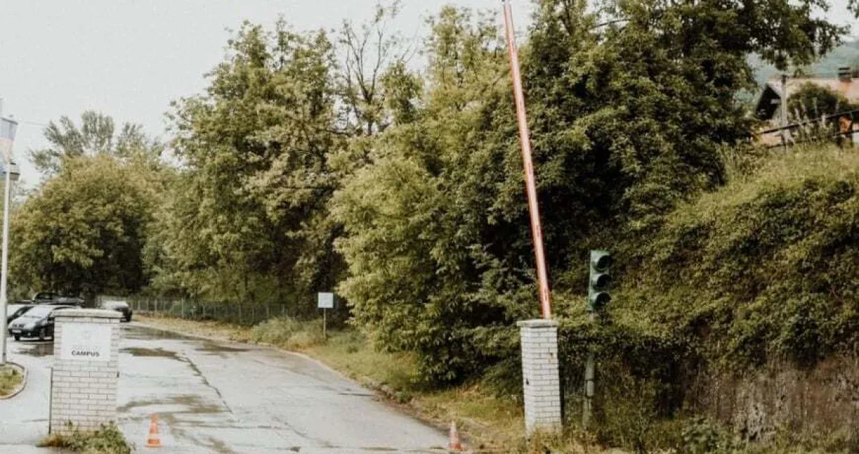 Prilaz kasarna u Tuzla