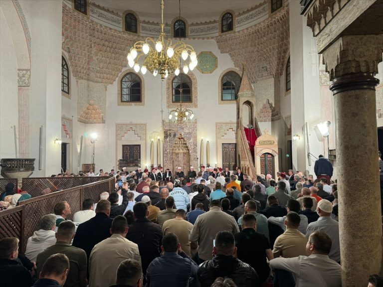 SARAJE Vo CENTRALNA MANIFESTACIJA U GAZI HUSREVBEGOVOJ DZAMIJI1 768x576 AA