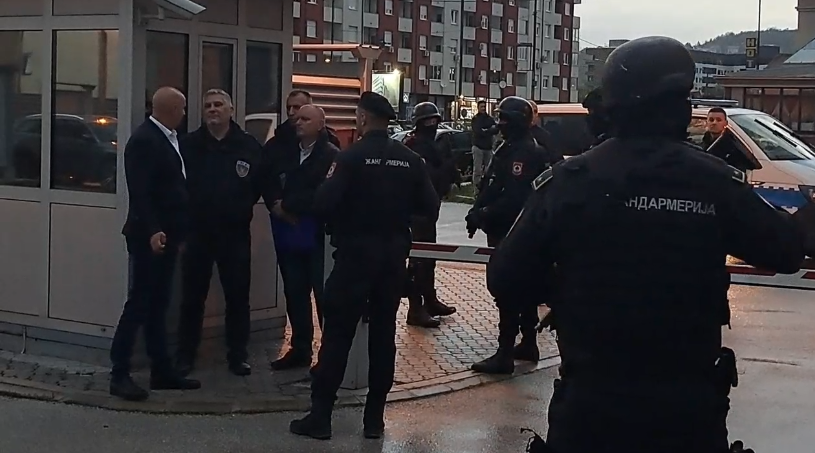 SIPA ispred zgrade u kojoj se nalazi Milorad Dodik 1