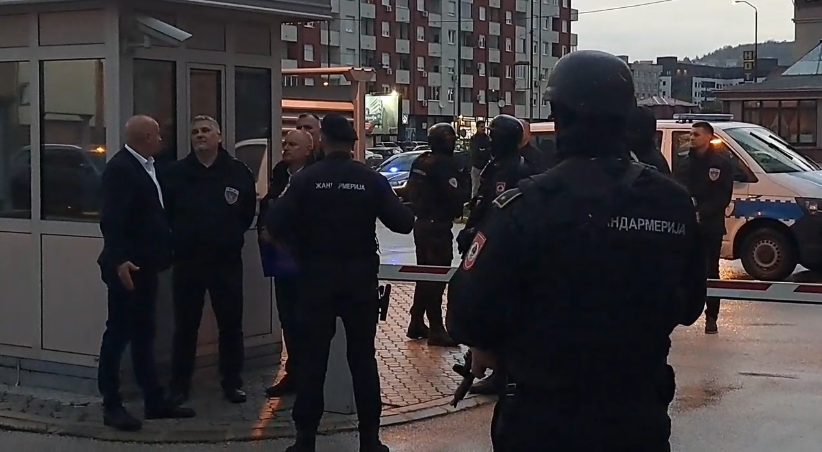 SIPA ispred zgrade u kojoj se nalazi Milorad Dodik
