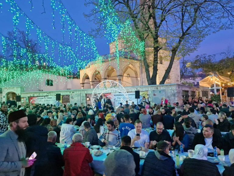 Sarajevo naslovna iftar otvoreno bascarsija 768x576