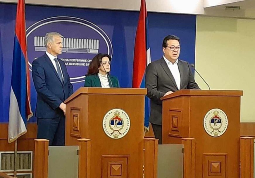 Sasa Grbic klub poslanika sdp u NSRS 872x610