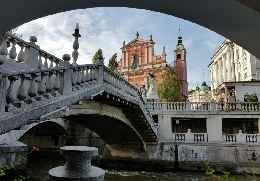 Slovenija ljubljana grad scaled 872x610