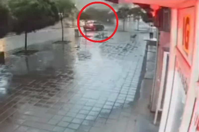 Srbija Vozac zakocio prije nego sto je krov zgrade pao na plocnik ispred njega