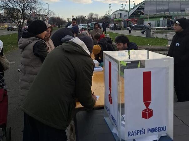 Srbija skupljaju se potpisi Pritisak da Vucic raspise izbore