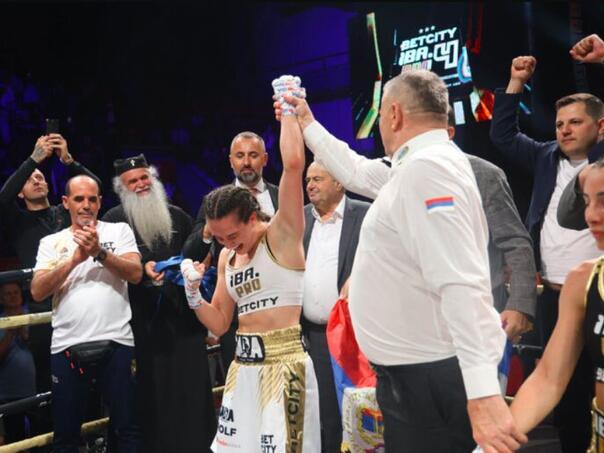 Sudija gurao Sara Cirkovic u zagrljaj Dodiku