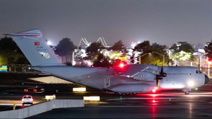 Turska Avion sa zastavom thedailyguardian.com