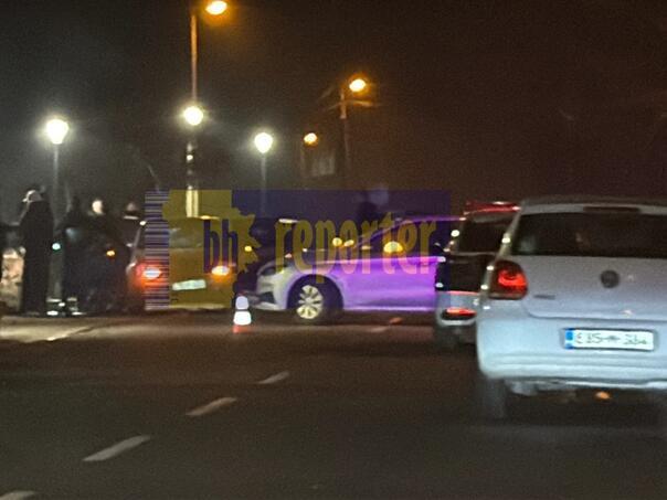 Tuzla Muskarac se zabio u automobile