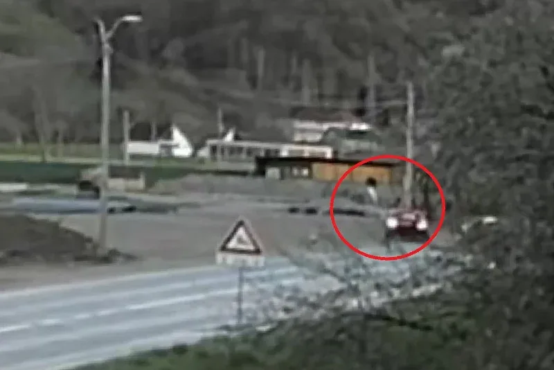 Usame Zukorlić Vozac sluzbenog auta stranke Usamea Zukorlica bahato preticao pa tesko povrijedio mladog nogometasa