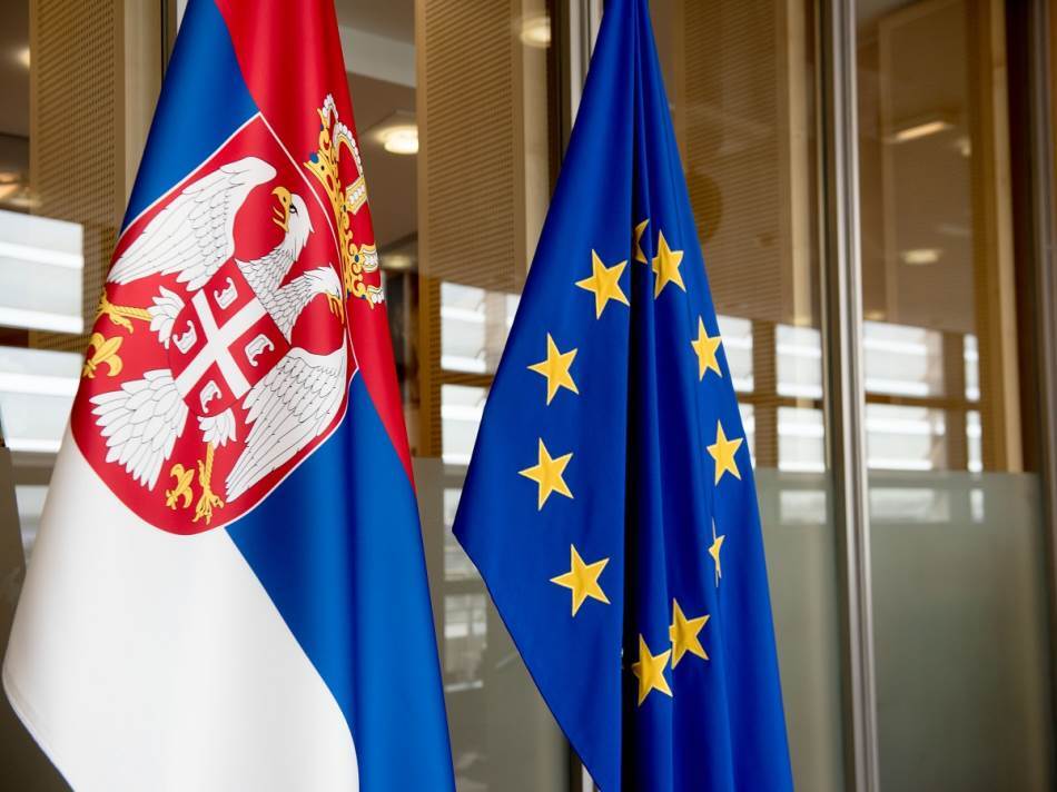 Zastave Srbije i EU