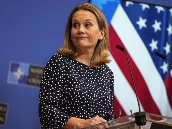Ambasadorica sad u nato Julianne Smith