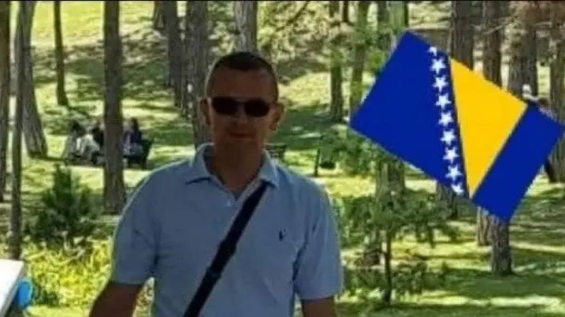 Amir alibegovic sam ostao u zgradi sipae u banjoj luci kasnije mu se pridruio i voza jovopng