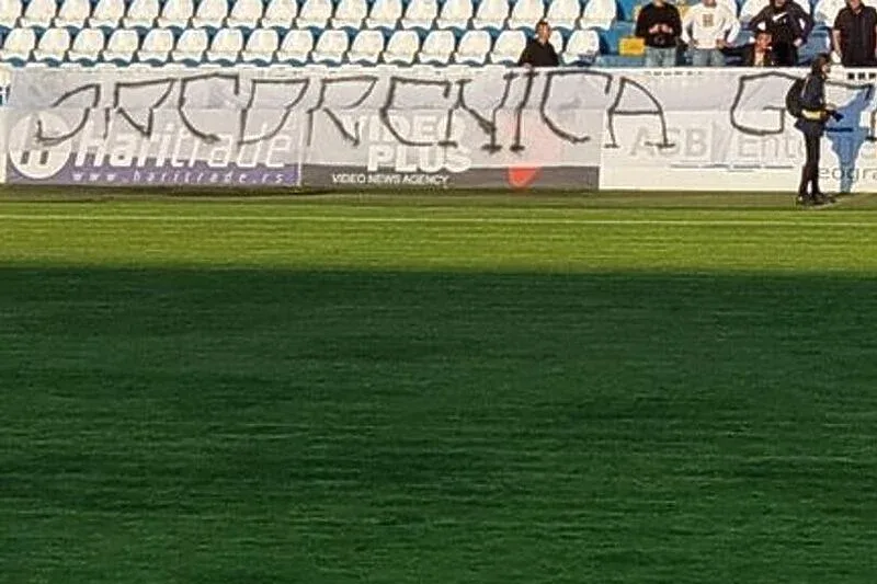 novi pazar srebrenica Transparent koji je izazvao prekid (Foto: Mozzartsport)
