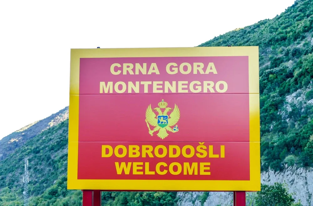 Crna gora dobrodosli depositphotos underworld1 f